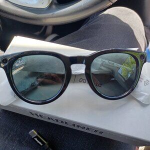 (NEW IN BOX) TRENDING RAYBAN SMART Ai META HEADLINERS STYLE SUNSHADES